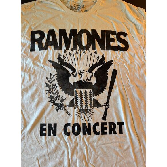 NWOT Buckle Ramones En Concert White Tee - Picture 2 of 4